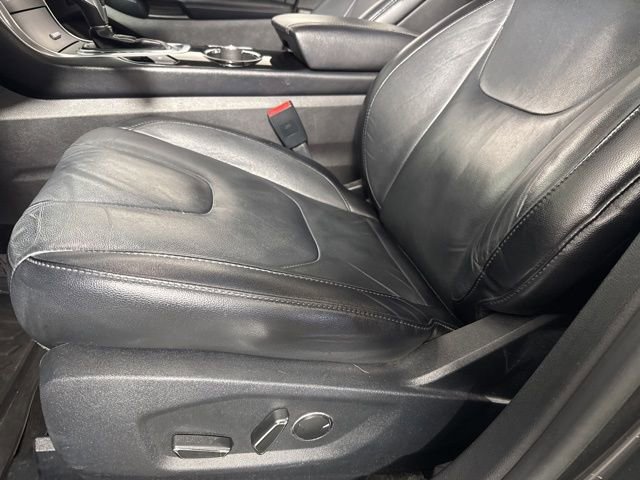 Used 2016 Ford Edge Titanium image 15