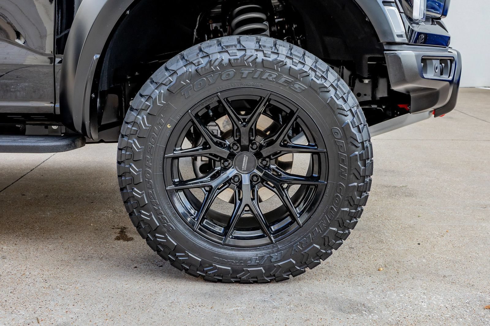 Used 2025 Ford F150 Raptor w/ Equipment Group 803A Raptor R AWD/4WD image 12