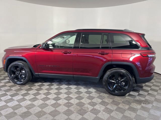 Used 2023 Jeep Grand Cherokee Limited w/ Luxury Tech Group II AWD/4WD image 5