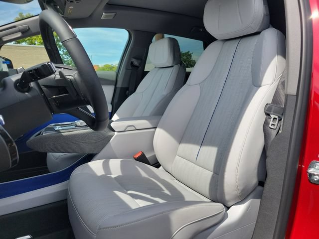 New 2027 Cadillac Optiq Premium Luxury w/ LPO, Floor Liner Package AWD/4WD image 23