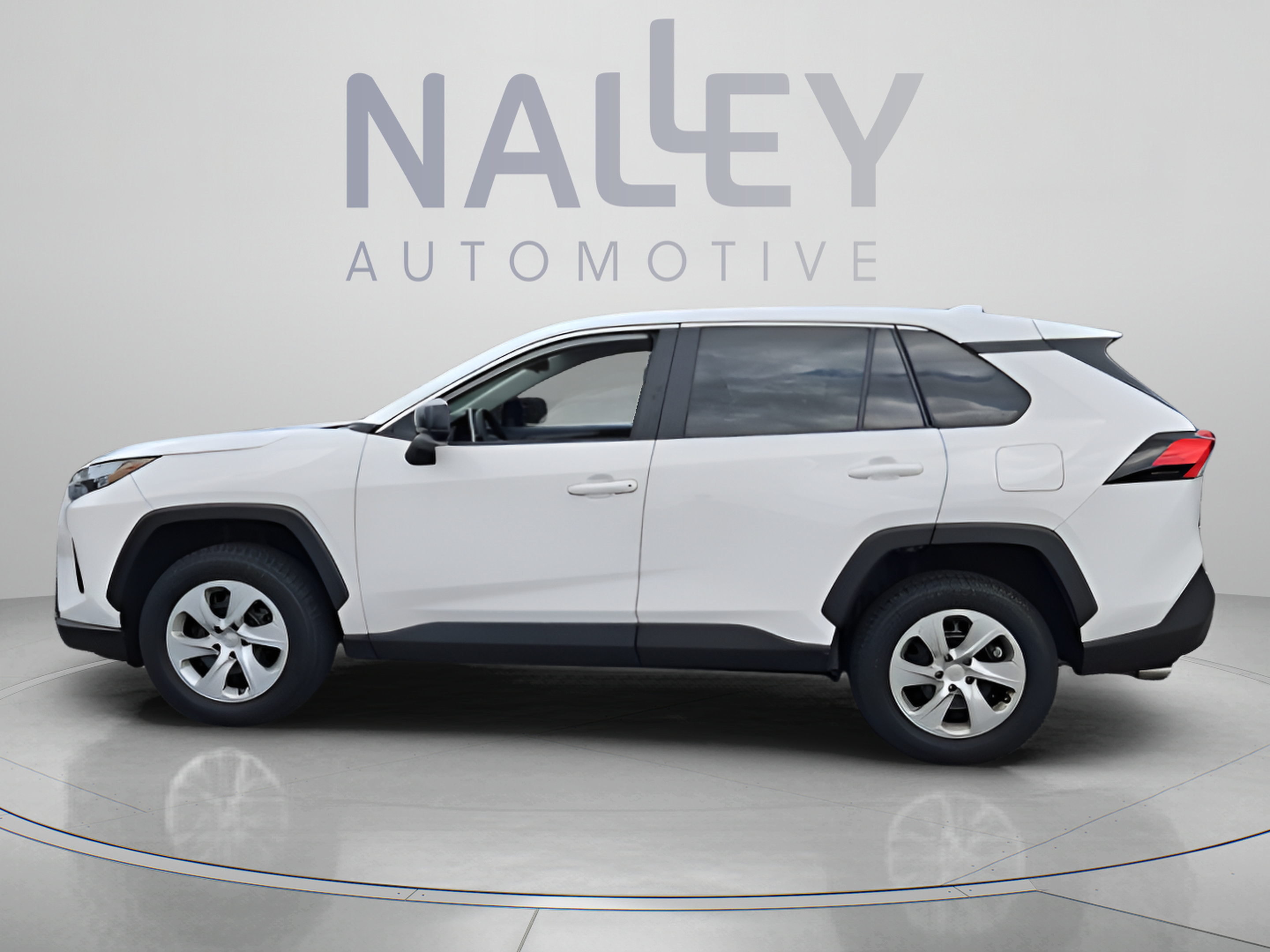 Used 2023 Toyota RAV4 LE AWD/4WD image 2
