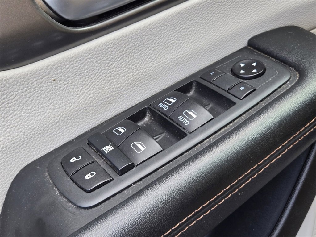 Used 2020 Chrysler Pacifica Touring-L image 36