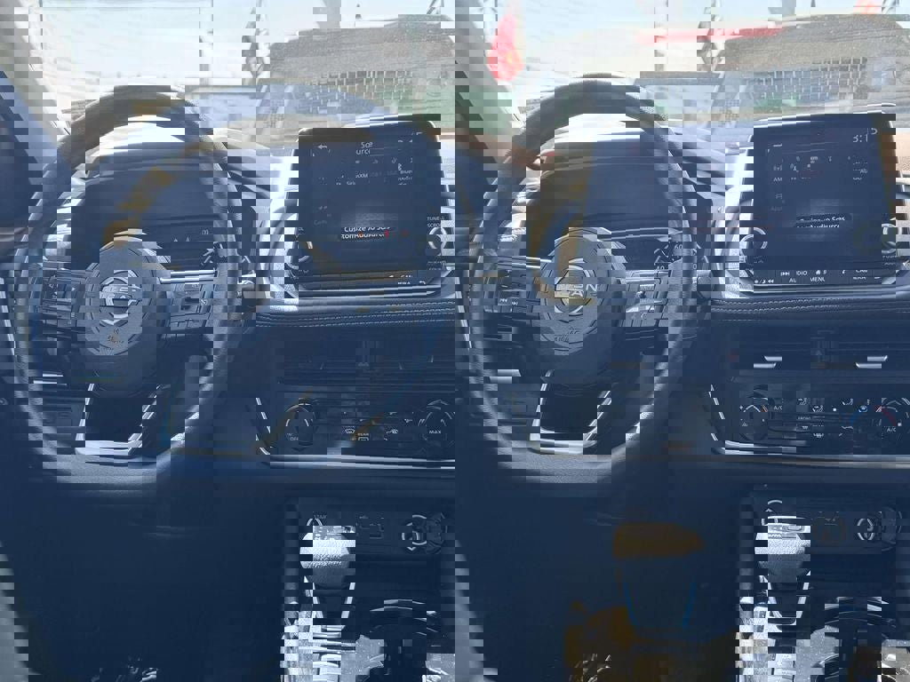 Used 2023 Nissan Rogue S AWD/4WD image 31