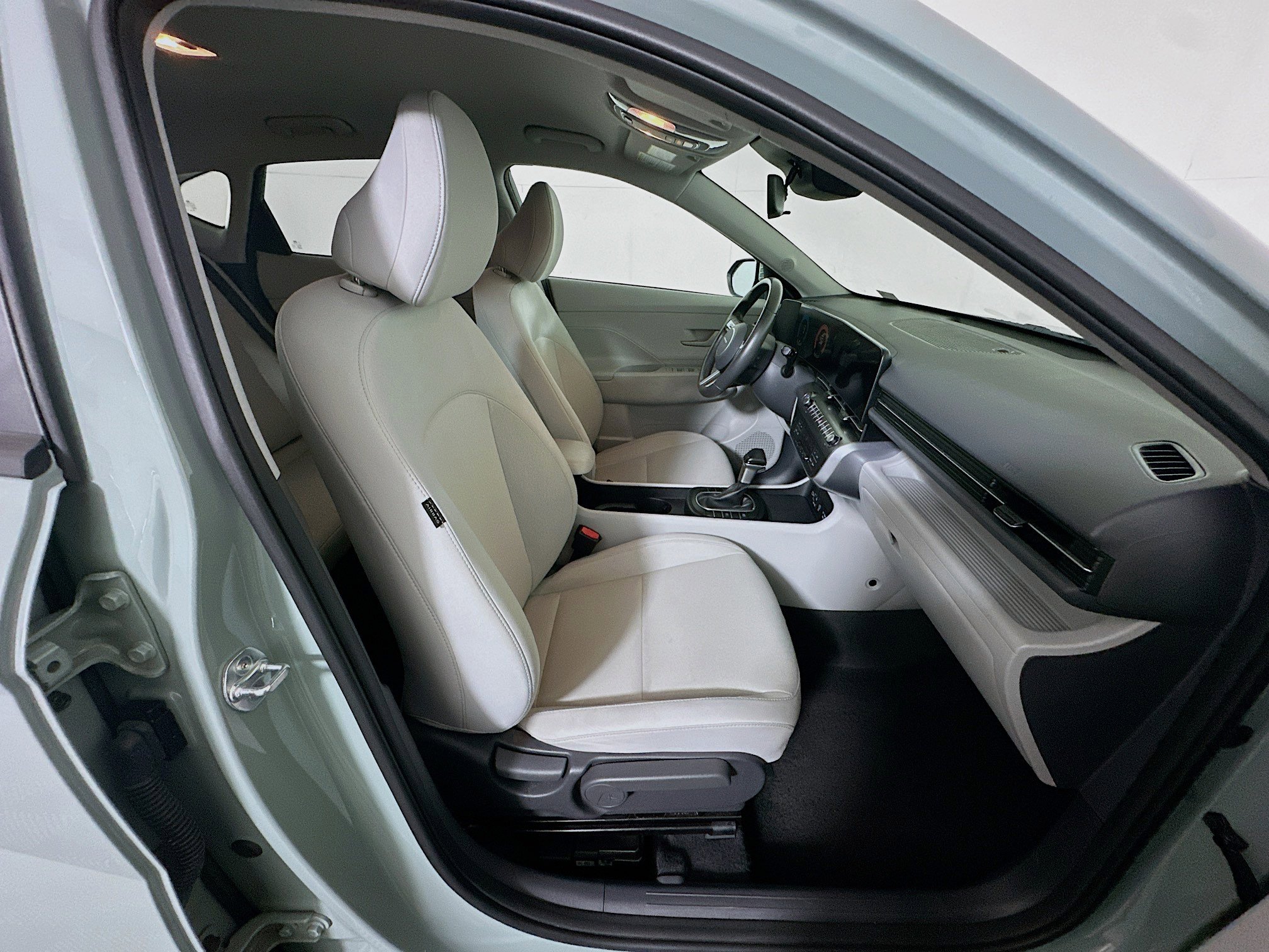 Used 2024 Hyundai Kona SEL FWD image 32