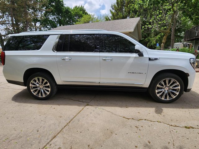 Used 2022 GMC Yukon XL Denali image 2