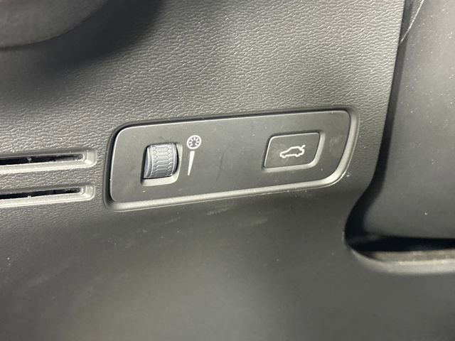 Used 2021 Volvo XC40 T5 R-Design w/ Protection Package Premier image 20