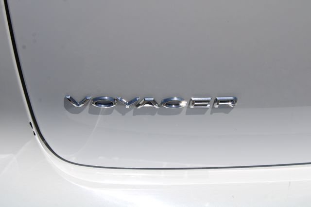 Used 2024 Chrysler Voyager LX FWD image 9