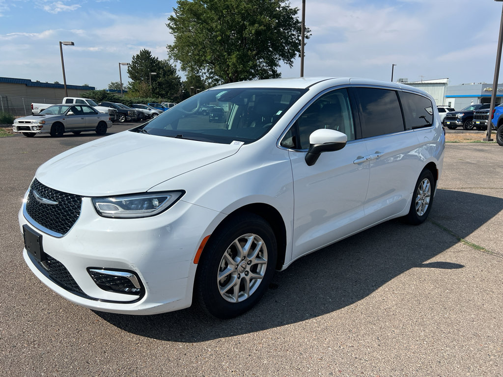 Used 2023 Chrysler Pacifica Touring-L FWD image 9