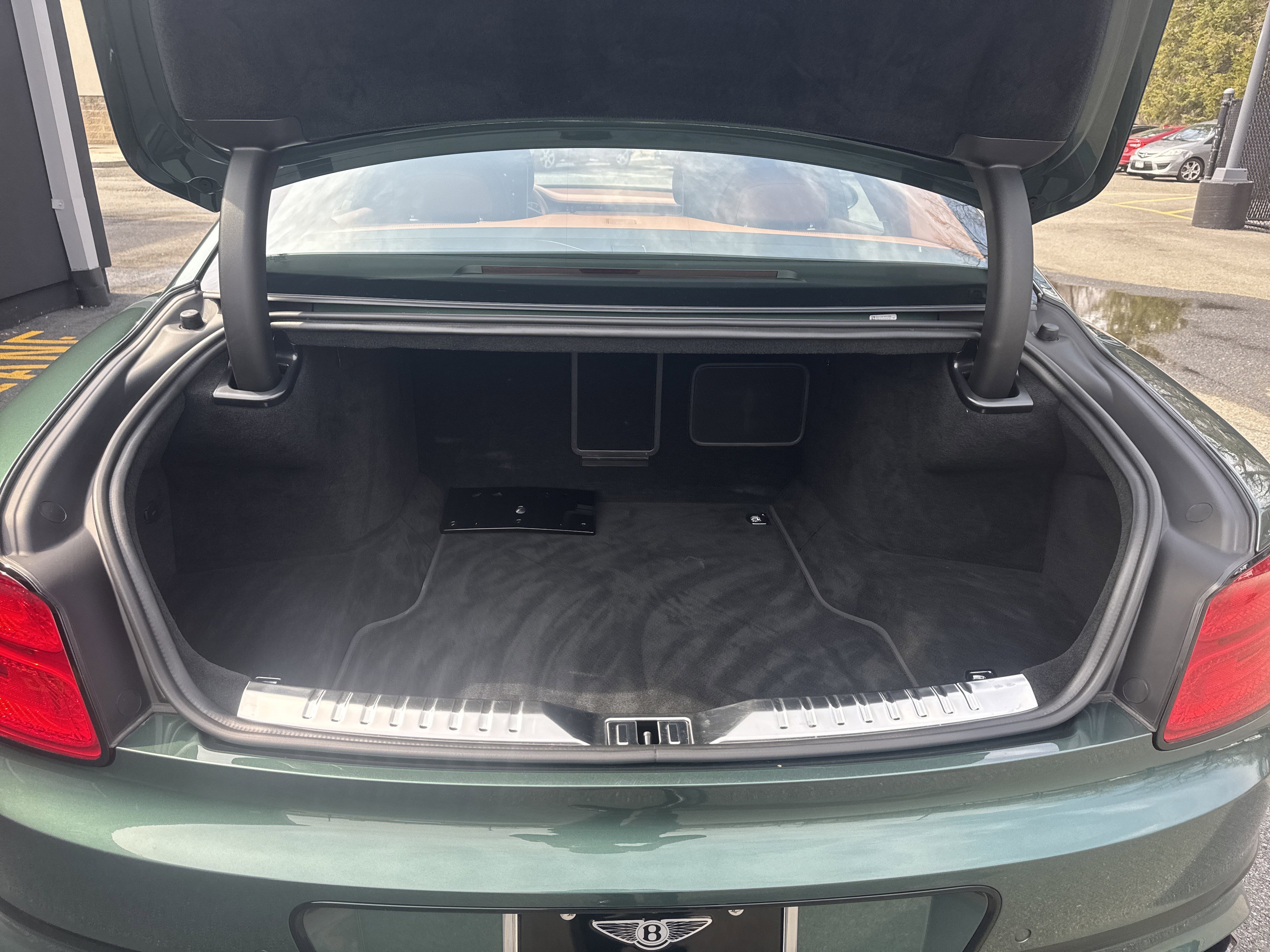 Used 2022 Bentley Flying Spur V8 image 29