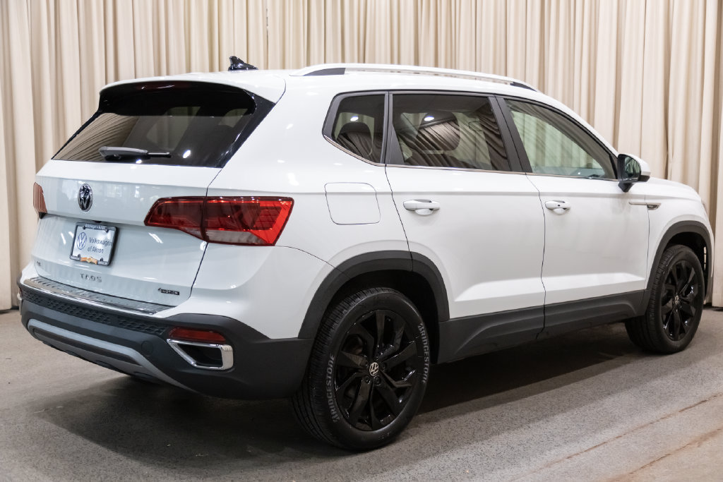 Used 2023 Volkswagen Taos SE w/ Panoramic Sunroof Package AWD/4WD image 6