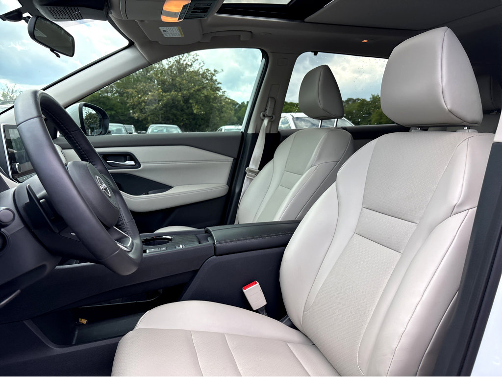 Used 2024 Nissan Rogue SV w/ SV Premium Package FWD image 16