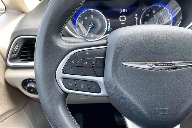 Used 2023 Chrysler Pacifica Touring-L FWD image 10
