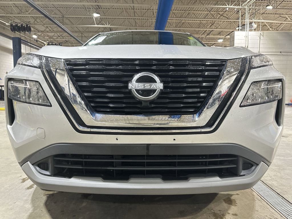 Used 2022 Nissan Rogue SV image 25