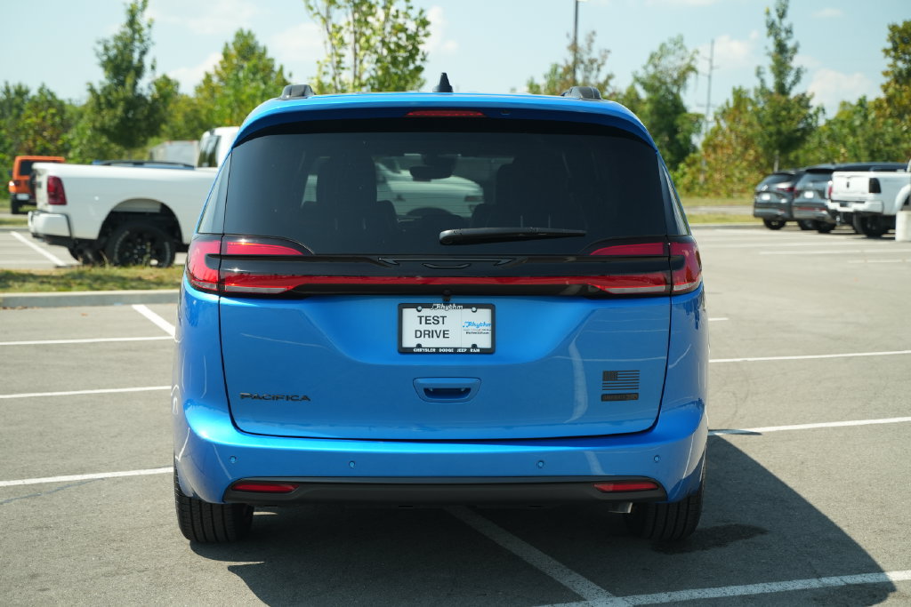 New 2027 Chrysler Pacifica Select FWD image 6