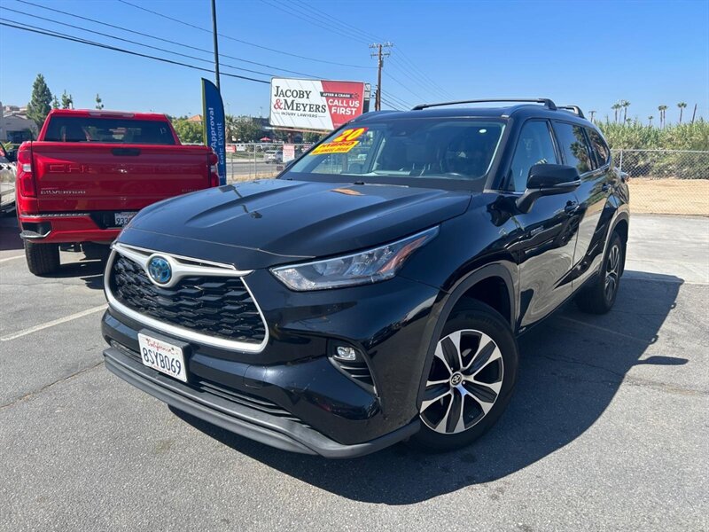 Used 2020 Toyota Highlander XLE AWD/4WD image 8