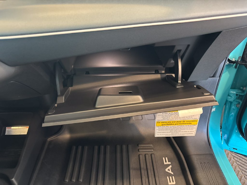 New 2026 Nissan Leaf Platinum+ w/ Cargo Package (Platinum+) FWD image 29