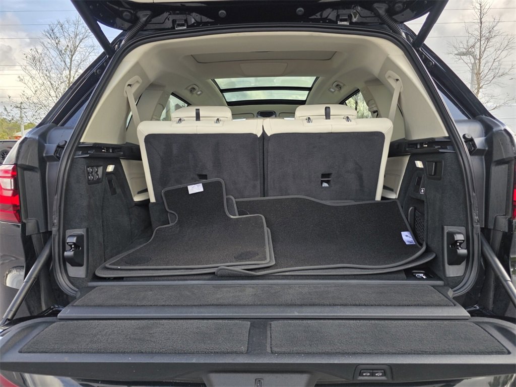Used 2022 BMW X7 xDrive40i w/ Premium Package image 16