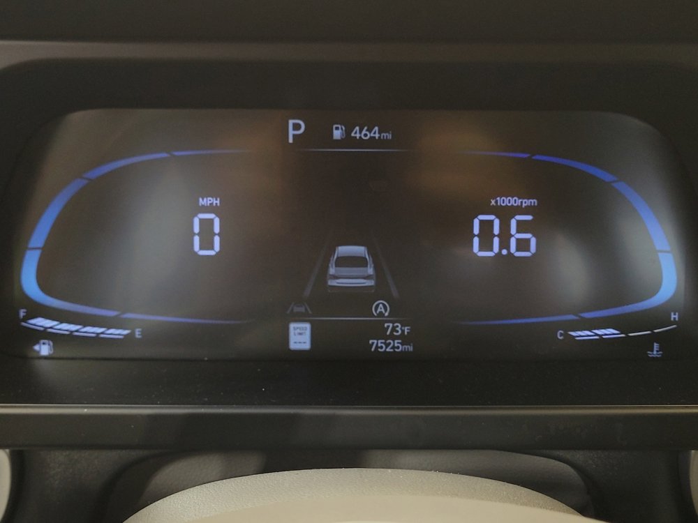 Used 2025 Hyundai Elantra SE FWD image 23