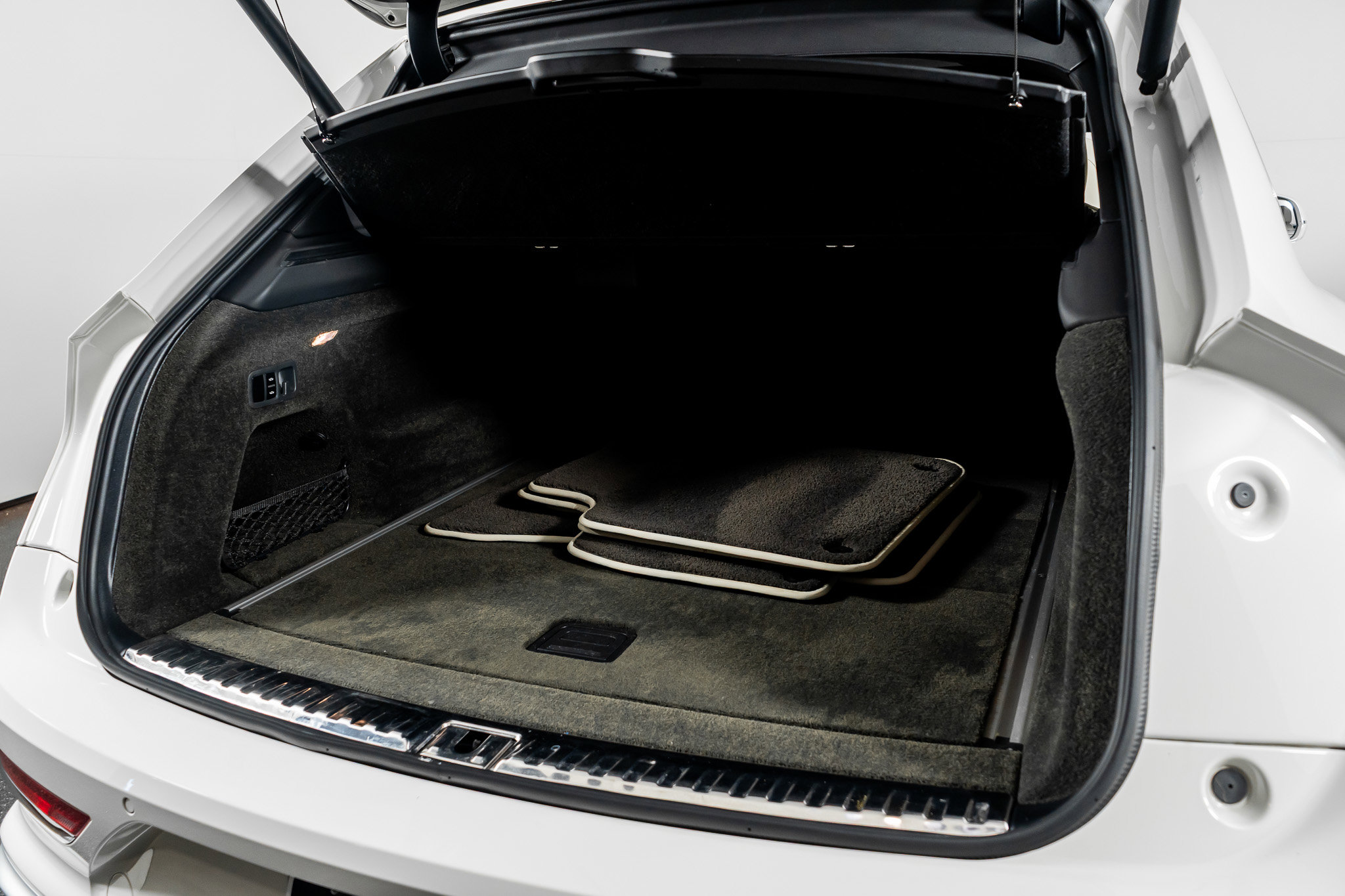 Used 2023 Bentley Bentayga Extended Wheelbase image 58