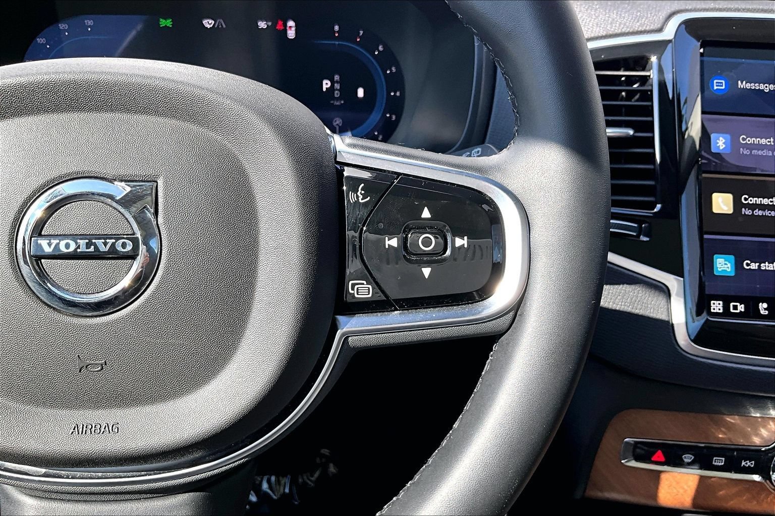 Used 2025 Volvo XC90 B6 Plus w/ Protection Package Premier AWD/4WD image 18