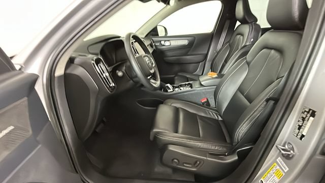 Used 2023 Volvo XC40 B4 Ultimate FWD image 11