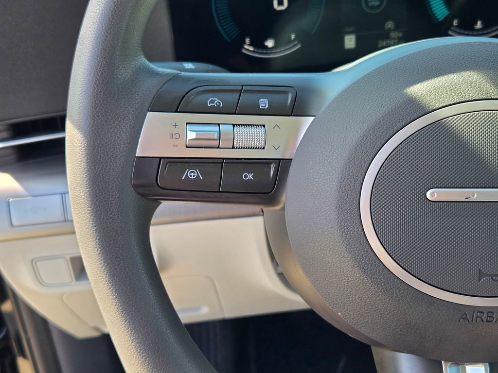 Certified 2025 Hyundai Kona SE AWD/4WD image 36