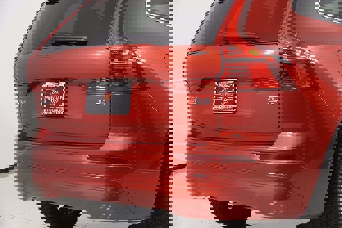 Used 2022 Volvo XC60 B5 Momentum image 45