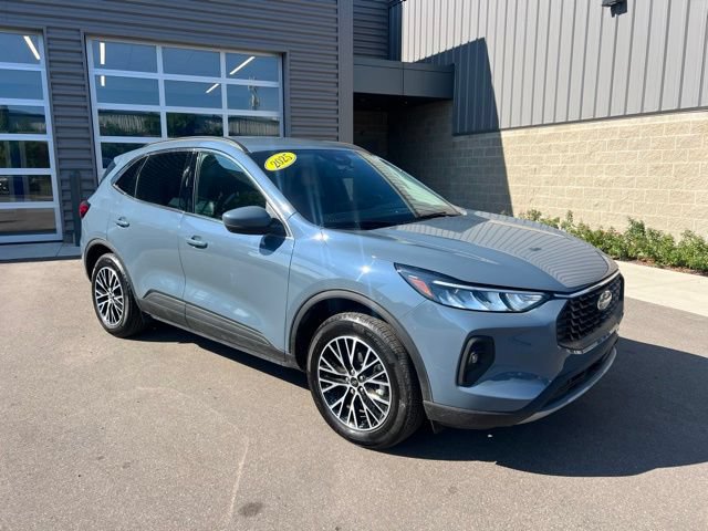 Used 2025 Ford Escape SE FWD image 3