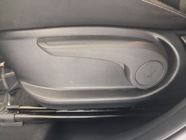 Used 2025 Hyundai Venue SEL FWD image 14