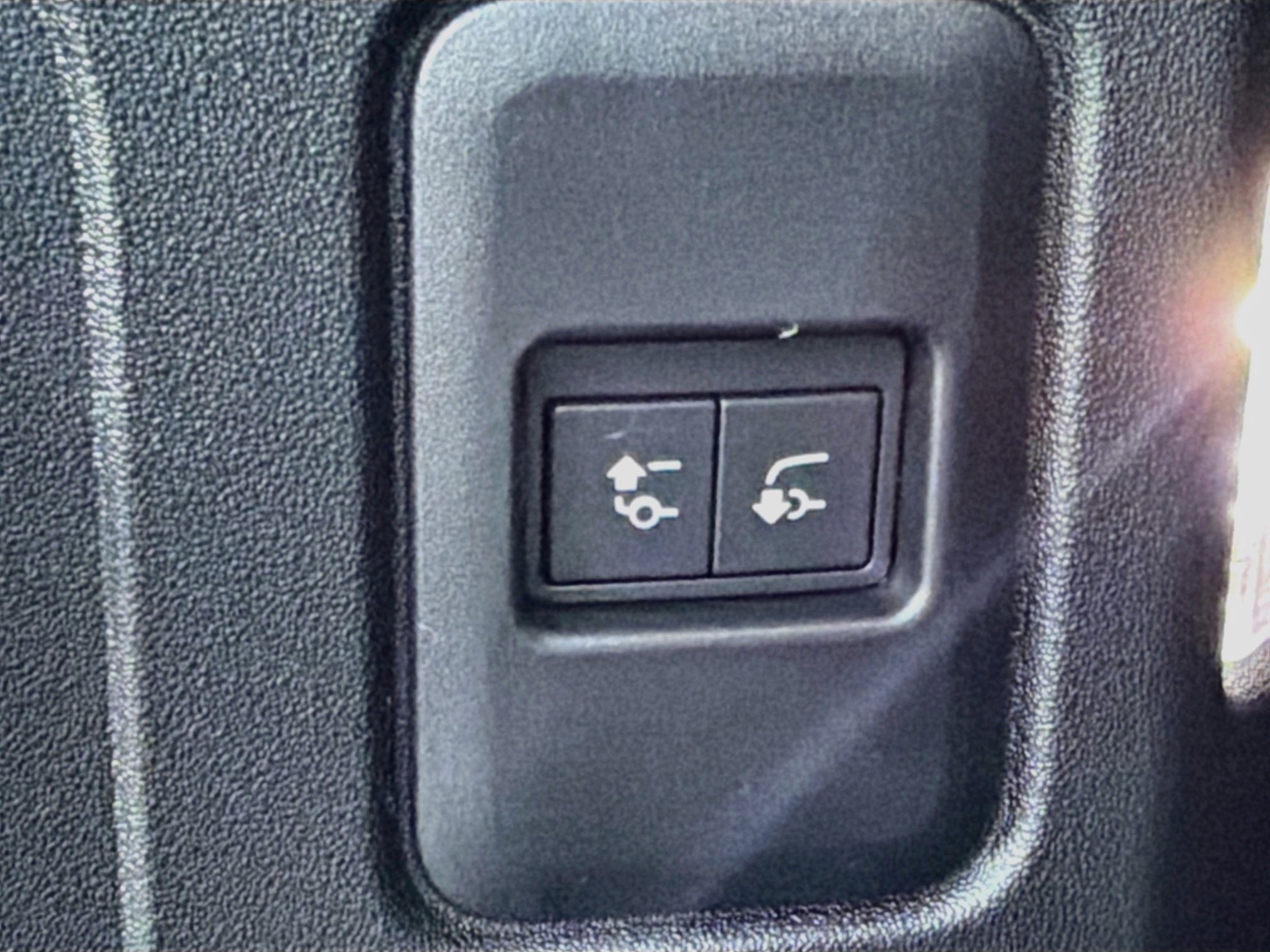 New 2026 Land Rover Defender 110 S AWD/4WD image 13
