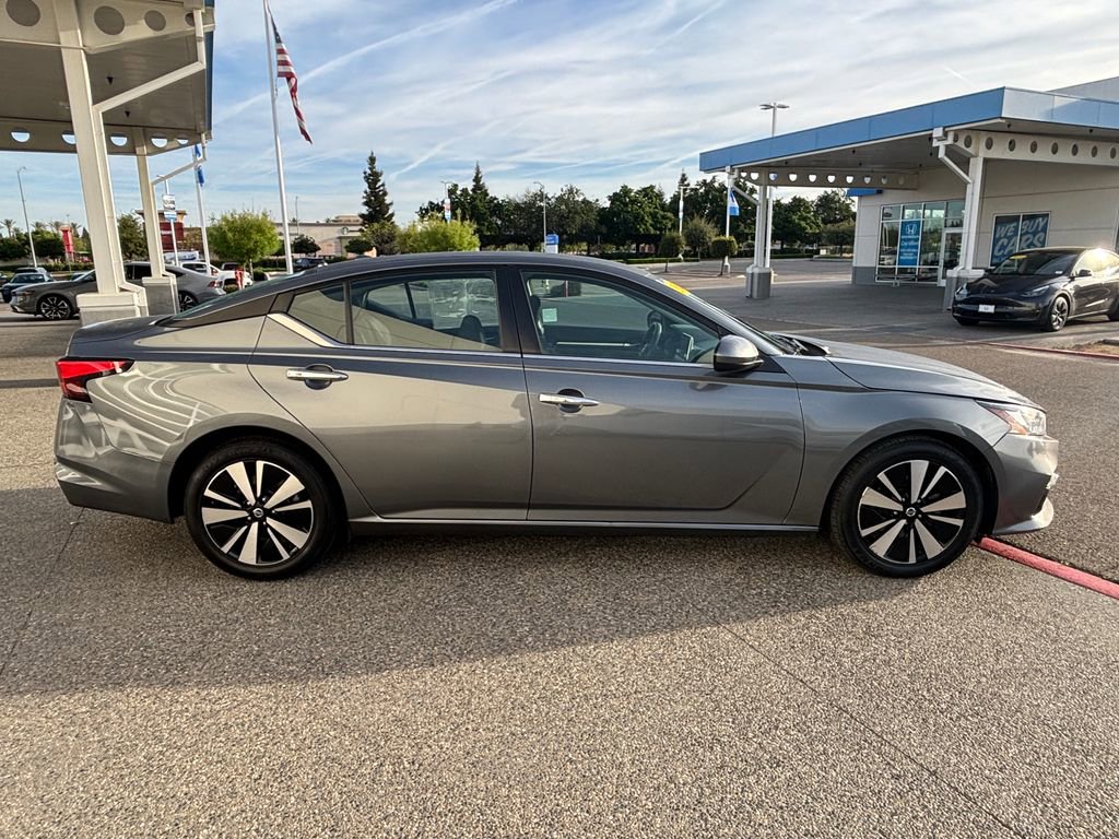 Used 2022 Nissan Altima 2.5 SV image 4