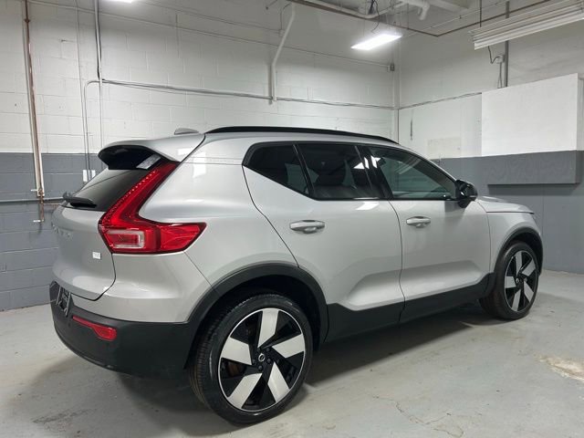 Used 2023 Volvo XC40 Recharge Ultimate image 3