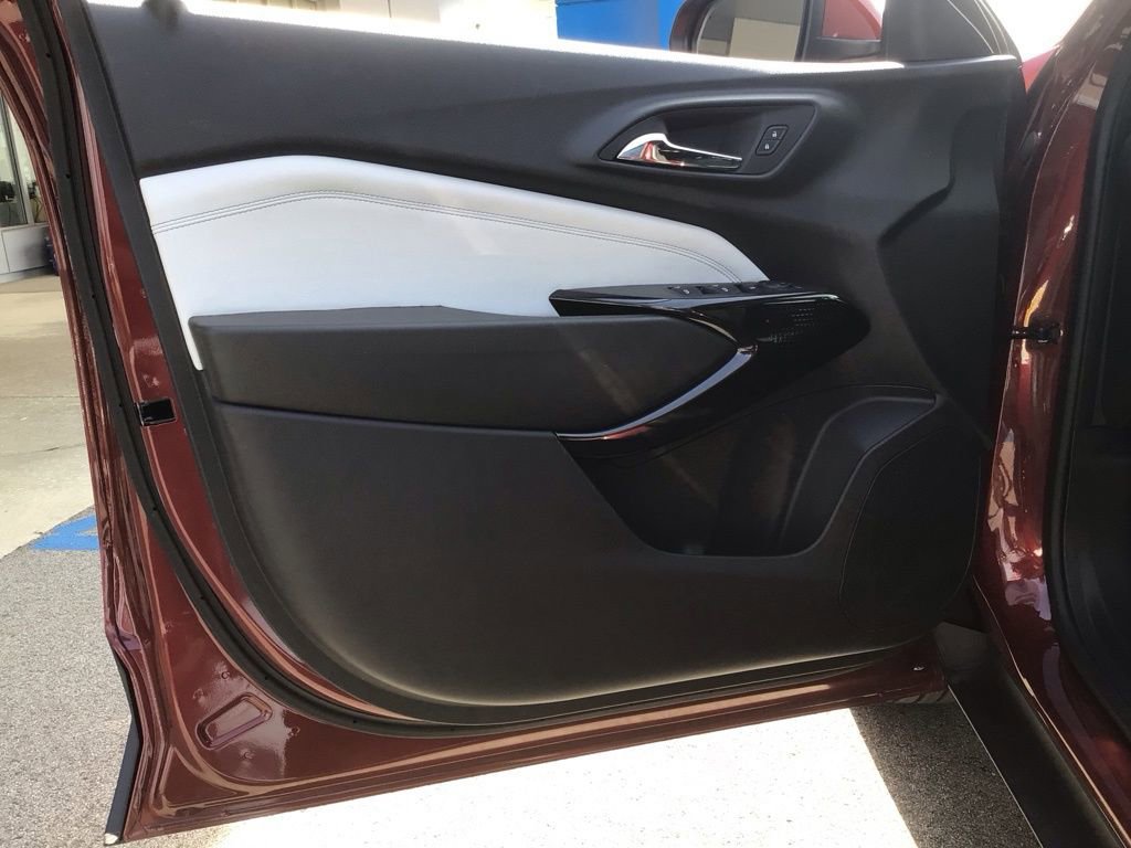 Used 2024 Chevrolet Trax LT w/ Driver Confidence Package image 14