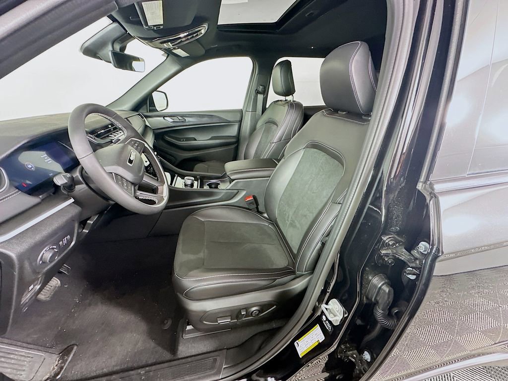 New 2025 Jeep Grand Cherokee L Altitude image 28