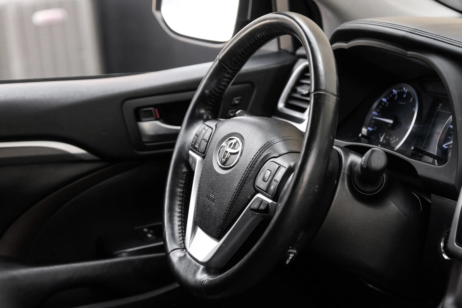 Used 2017 Toyota Highlander Limited Platinum FWD image 19