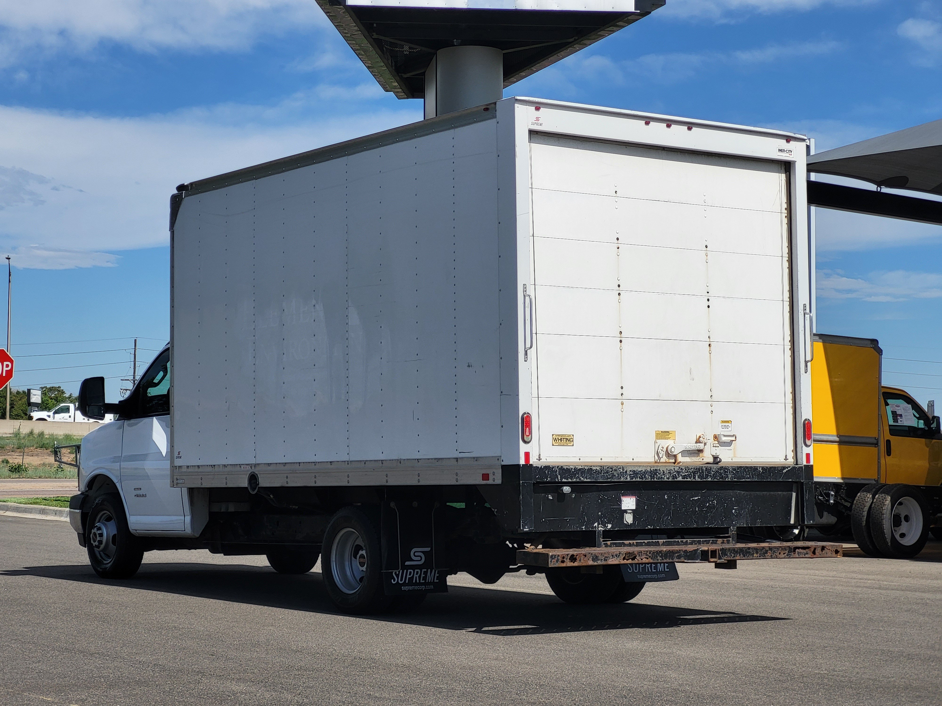 Used 2018 GMC Savana 4500 w/ Power Convenience Package RWD image 5