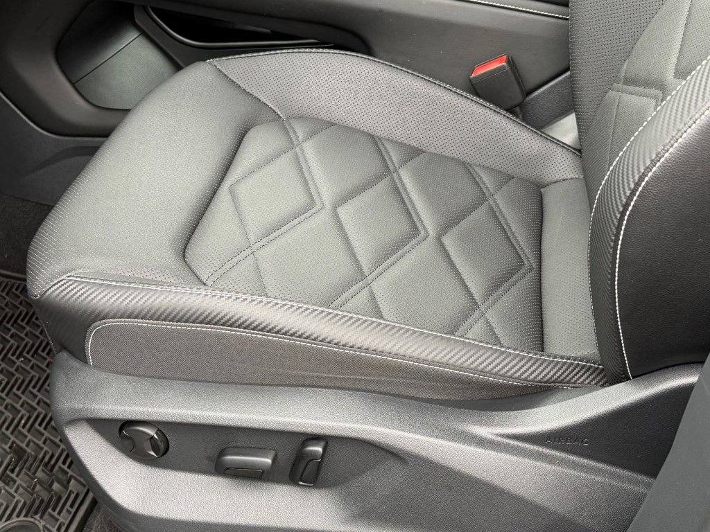 Used 2024 Volkswagen Atlas Cross Sport SE image 22