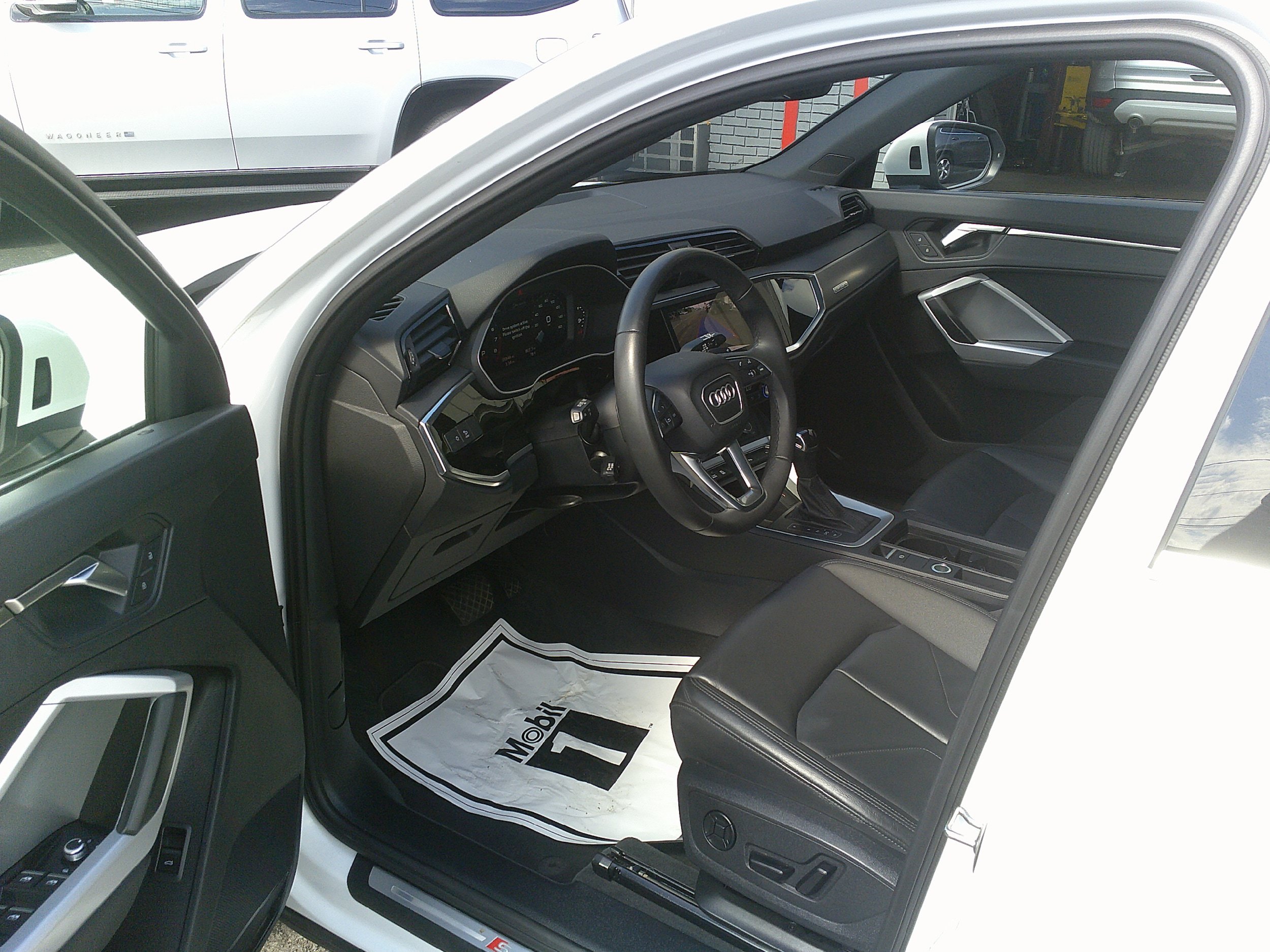 Used 2025 Audi Q3 2.0T Premium AWD/4WD image 18