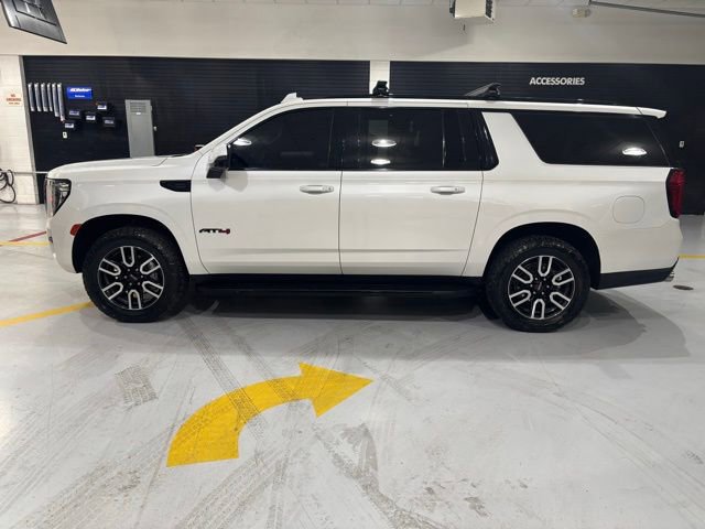 Used 2022 GMC Yukon XL AT4 image 3