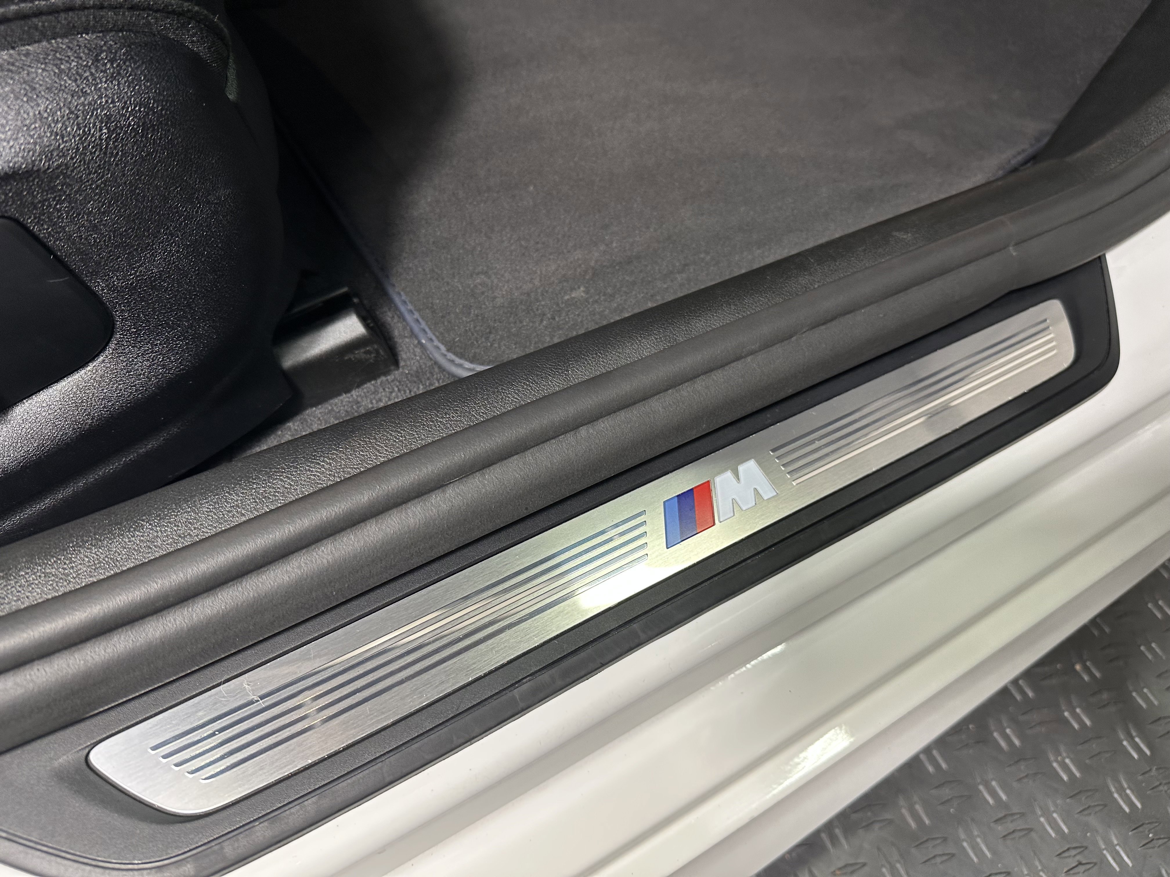 Used 2017 BMW 540i w/ M Sport Package RWD image 23