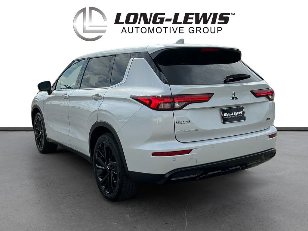 Used 2024 Mitsubishi Outlander SE Black Edition FWD image 4