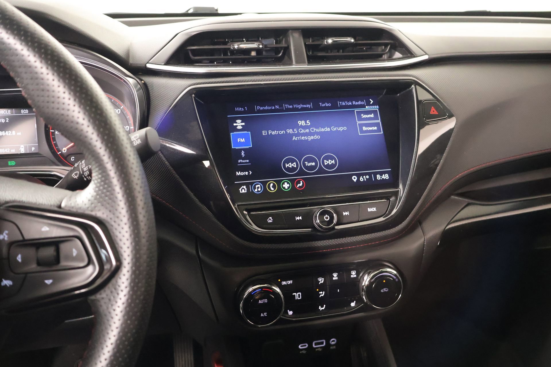 Used 2023 Chevrolet TrailBlazer RS w/ Sun and Liftgate Package FWD image 5