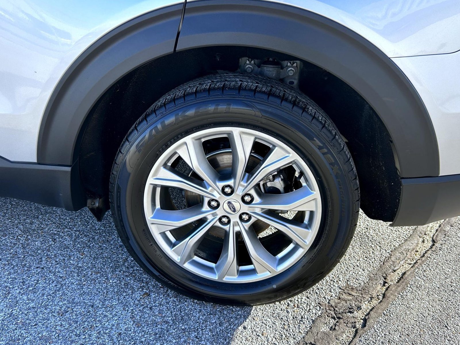 Used 2020 Ford Explorer XLT w/ Equipment Group 202A AWD/4WD image 24