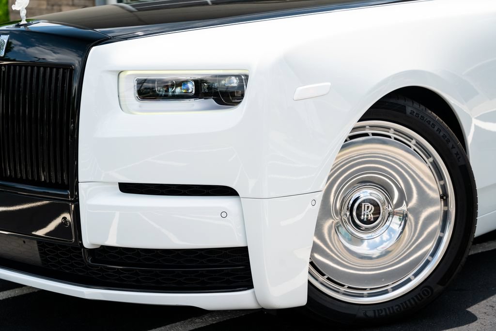 Used 2019 Rolls-Royce Phantom Sedan RWD image 3