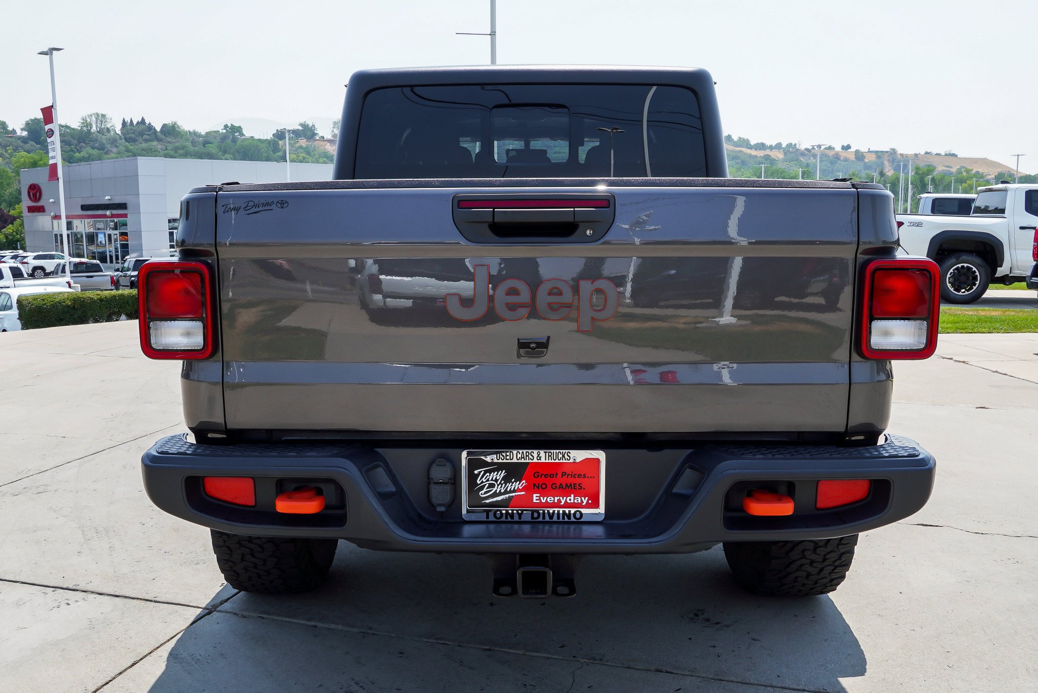 Used 2023 Jeep Gladiator Mojave w/ Trailer Tow Package AWD/4WD image 7