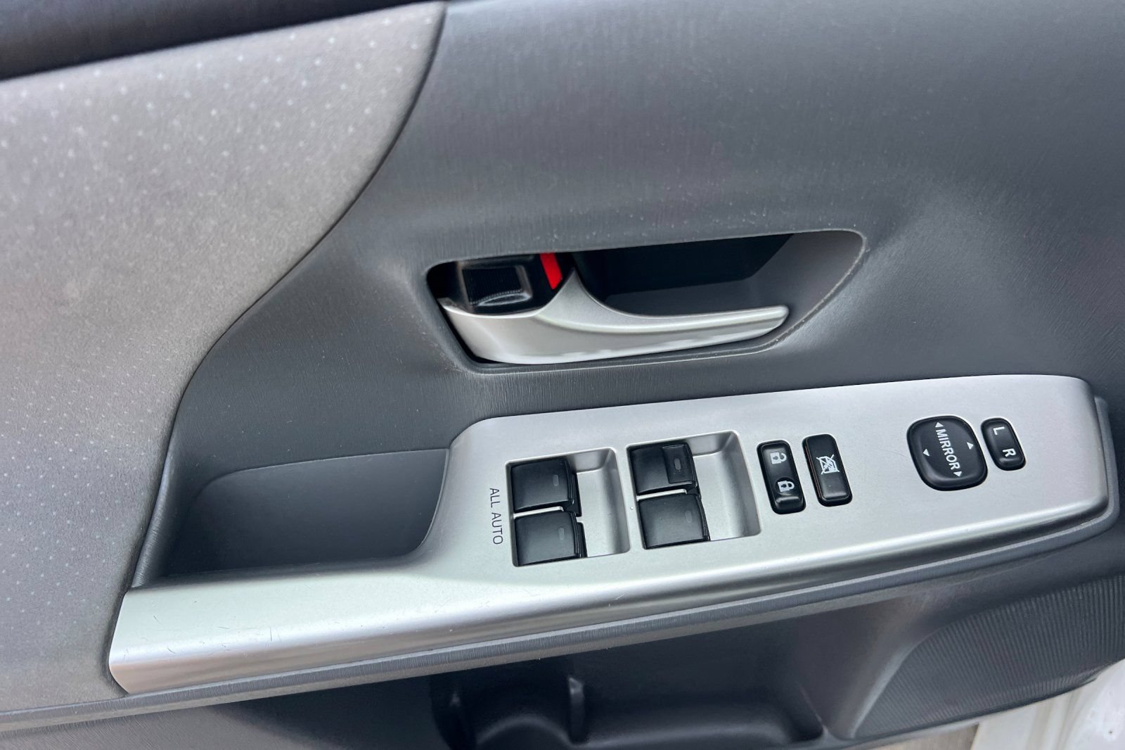 Used 2013 Toyota Prius V Three FWD image 8