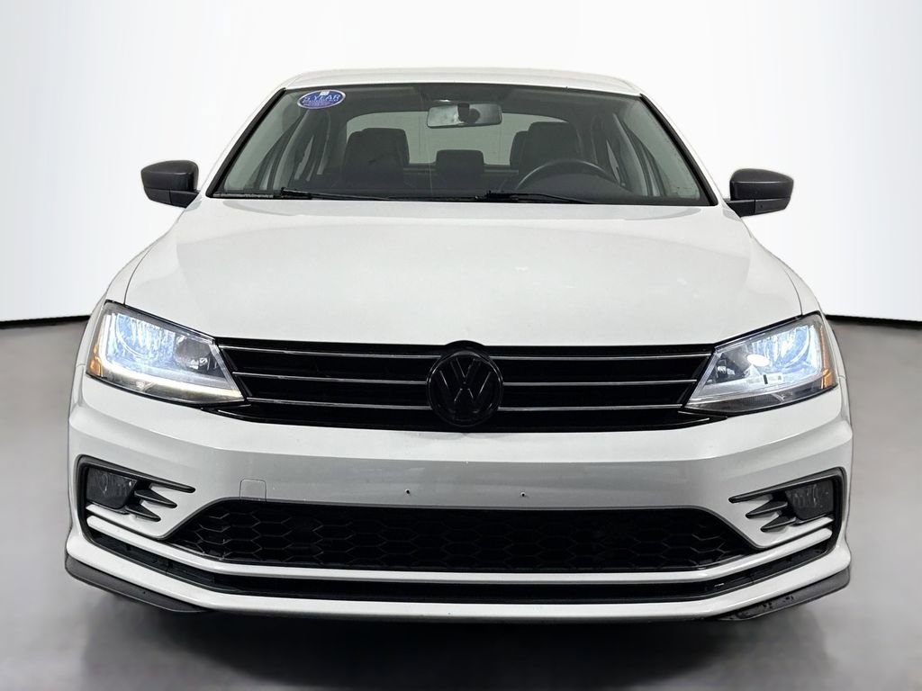 Used 2018 Volkswagen Jetta SE FWD image 2