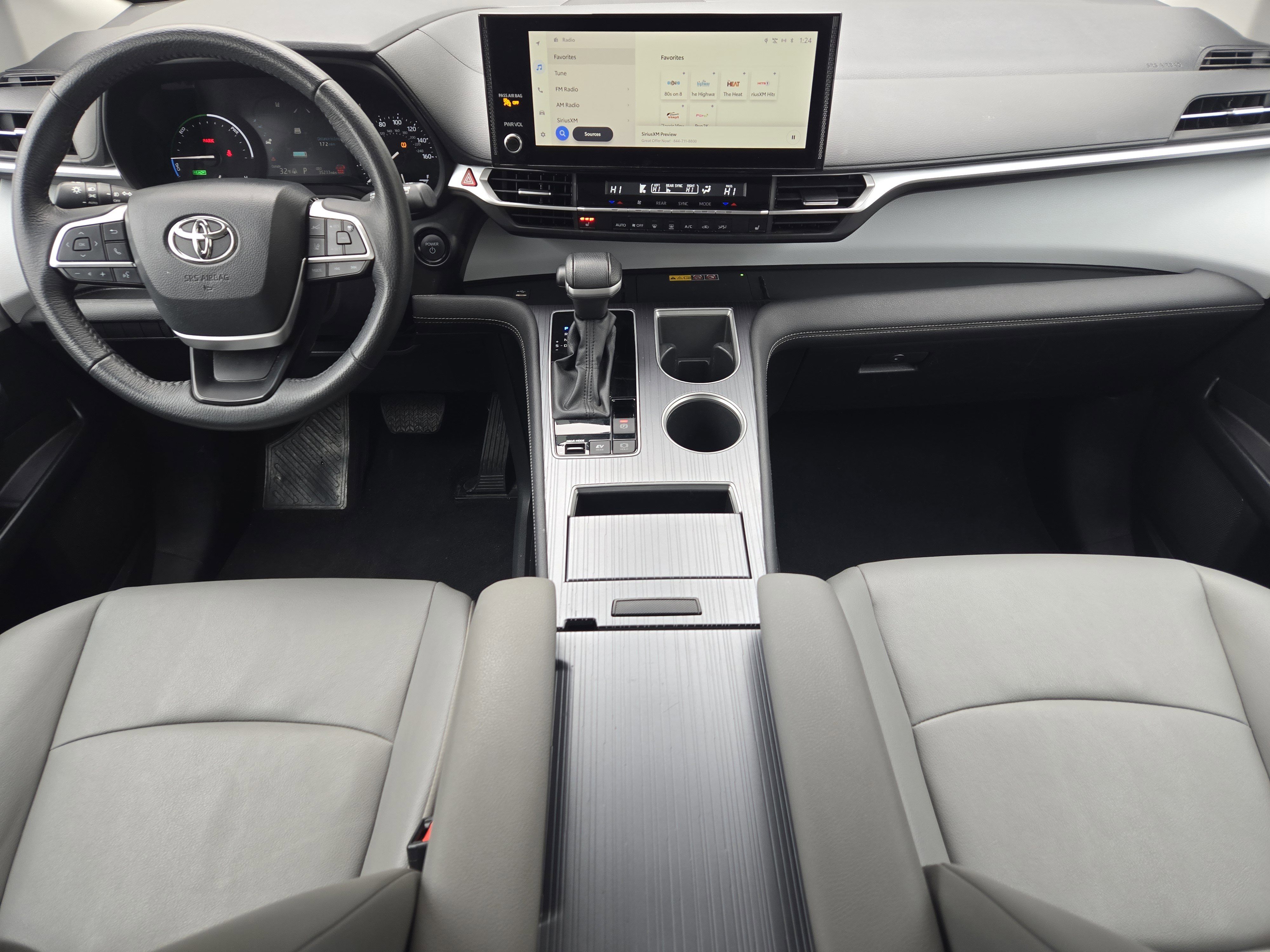 Used 2025 Toyota Sienna XLE image 29