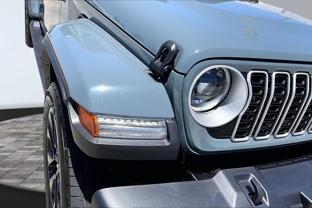 Used 2025 Jeep Wrangler Unlimited Sahara AWD/4WD image 28