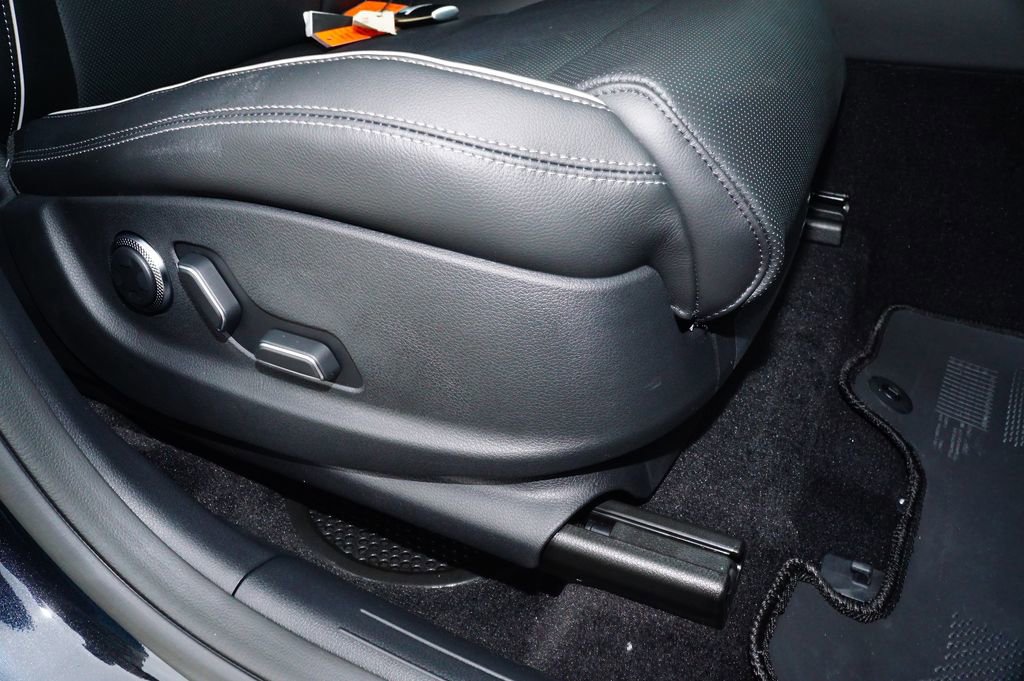 Certified 2025 Genesis GV70 2.5T Advanced w/ Advanced Package image 24